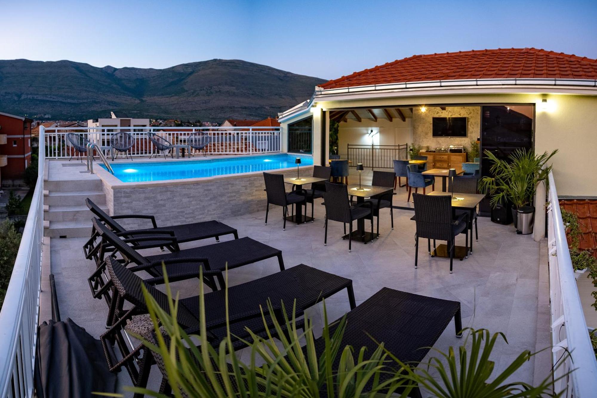 Apartments Sweet Dreams Τρέμπινιε Εξωτερικό φωτογραφία