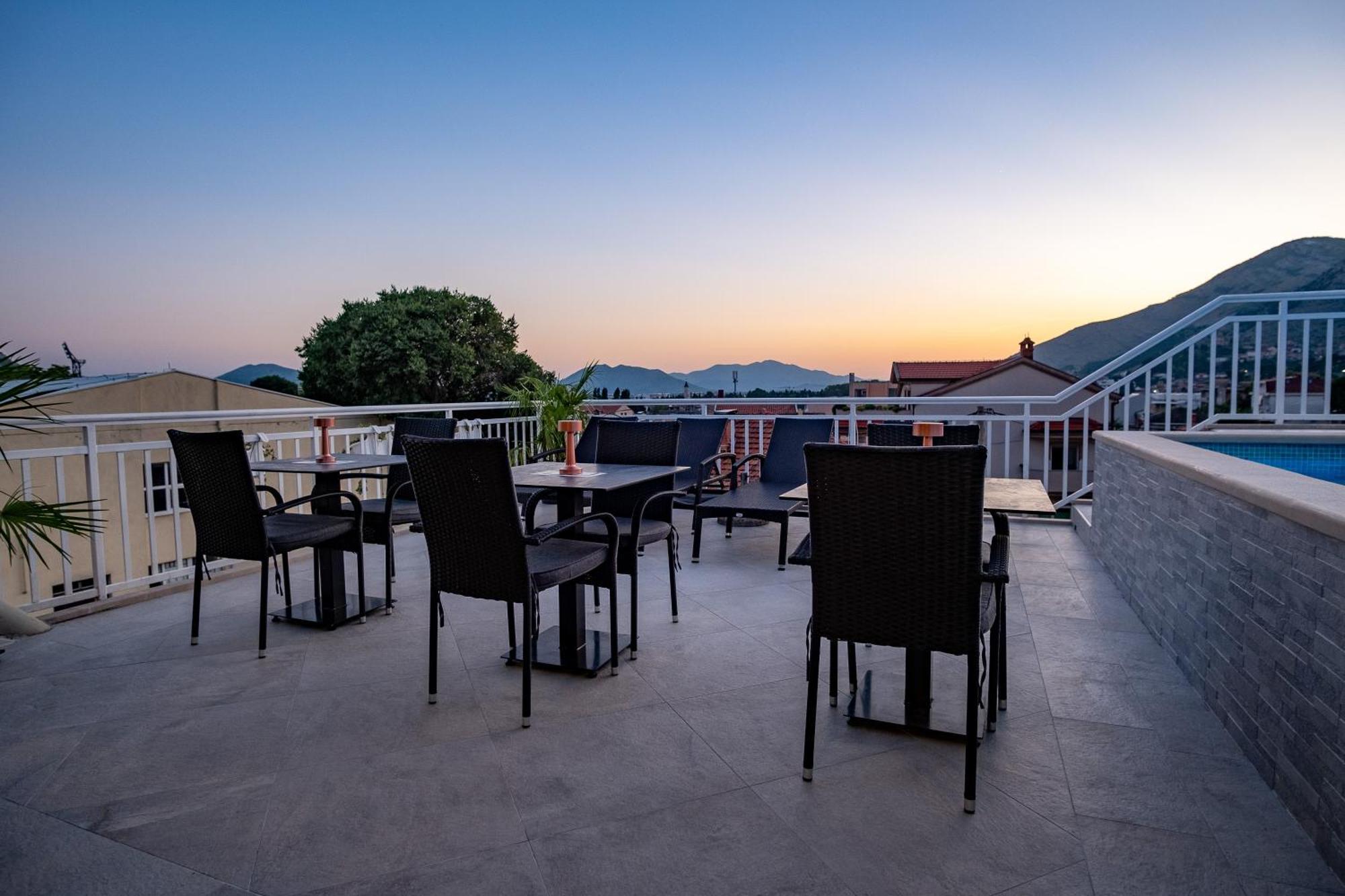 Apartments Sweet Dreams Τρέμπινιε Εξωτερικό φωτογραφία
