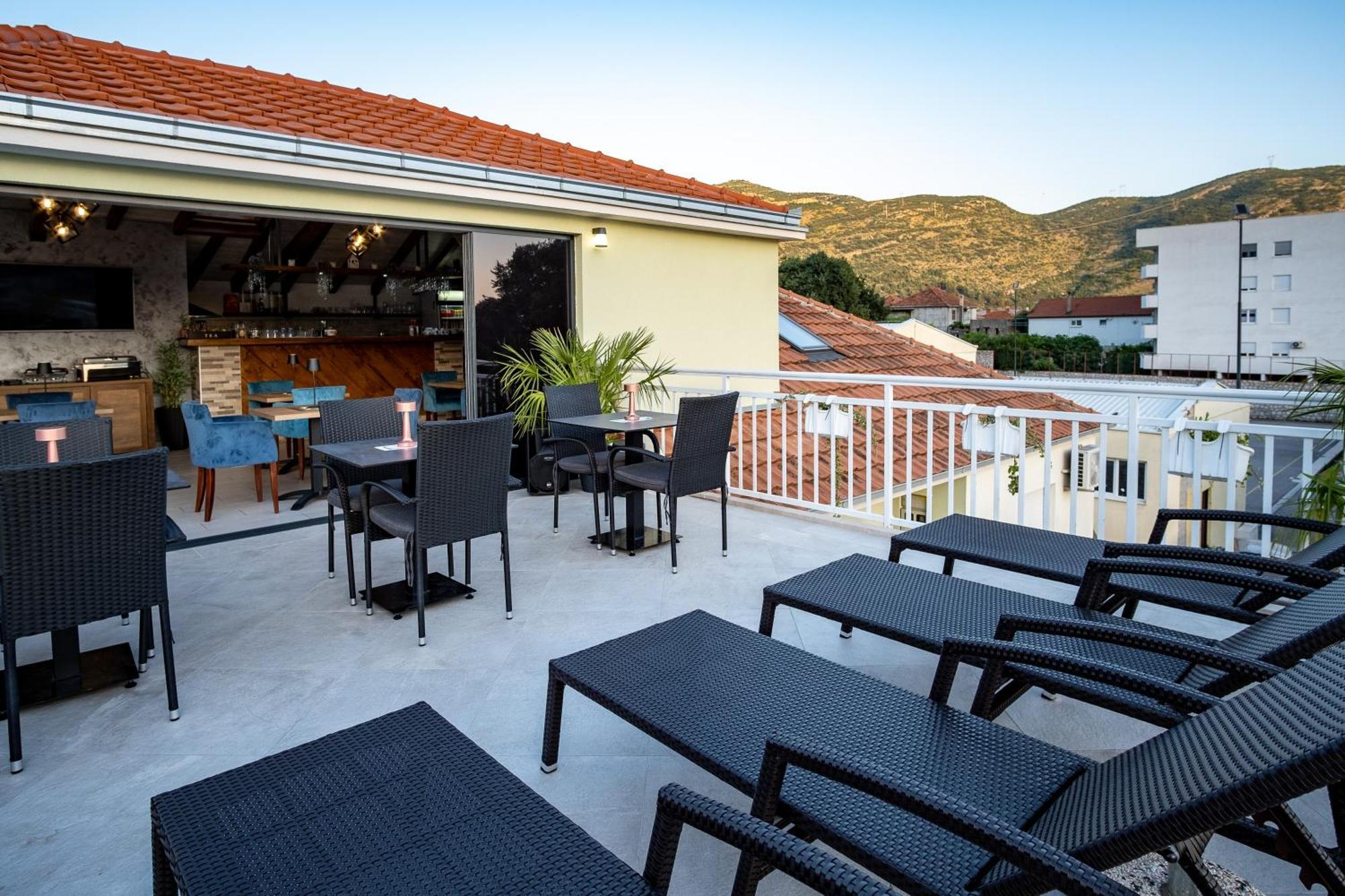 Apartments Sweet Dreams Τρέμπινιε Εξωτερικό φωτογραφία